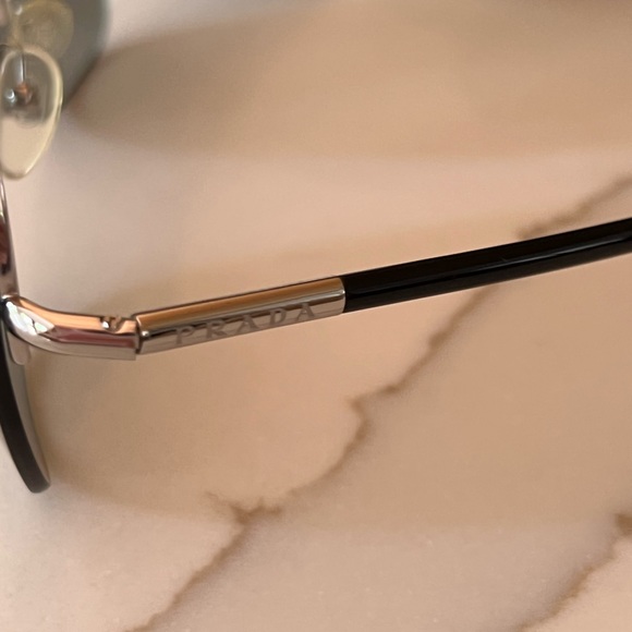 Prada sunglasses - Picture 6 of 13
